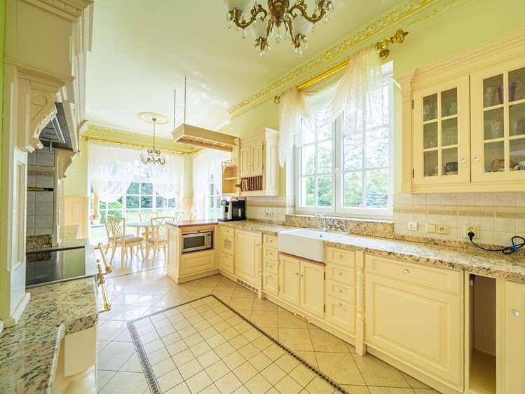 Prodej vily 858 m², pozemek 2 845 m² - foto 6