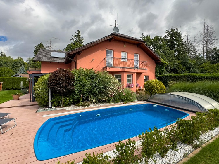 Prodej rodinného domu 389 m², pozemek 1 118 m² - foto 2