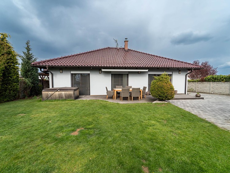 Prodej rodinného domu 125 m², pozemek 693 m² - foto 2