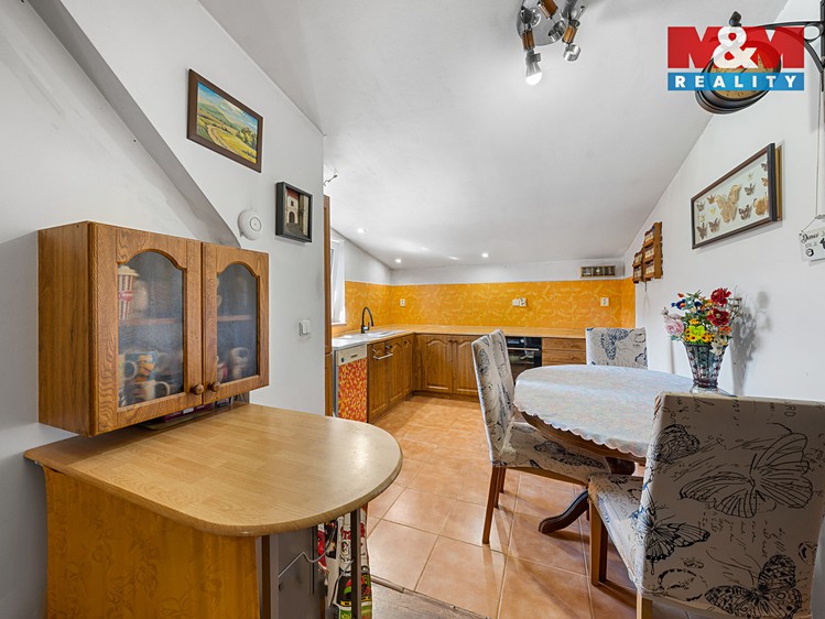 Prodej  rodinného domu 252 m², pozemek 1 343 m² - foto 3