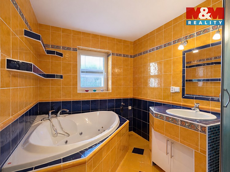 Prodej rodinného domu 280 m², pozemek 798 m² - foto 3