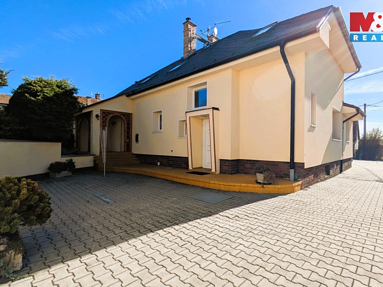 Prodej rodinného domu 280 m², pozemek 798 m² - foto 8
