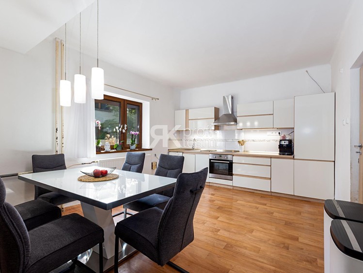 Prodej rodinného domu 120 m², pozemek 1 076 m² - foto 2