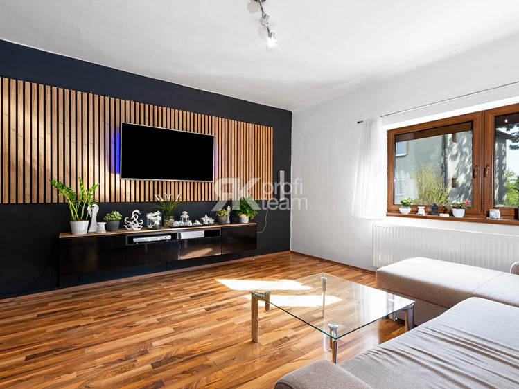 Prodej rodinného domu 120 m², pozemek 1 076 m² - foto 1