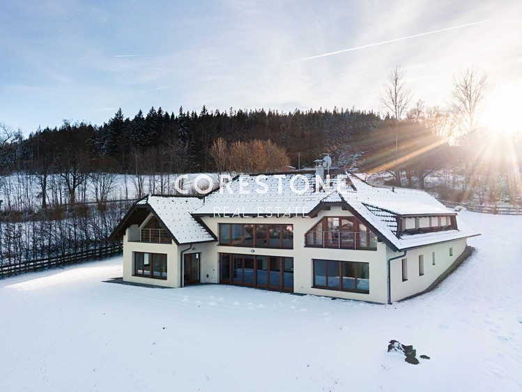Prodej rodinného domu 520 m², pozemek 7 892 m² - foto 1