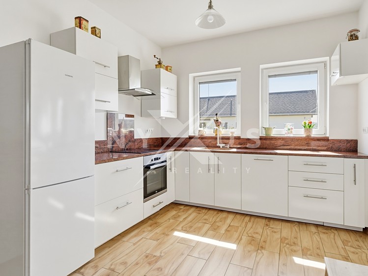 Prodej rodinného domu 144 m², pozemek 1 352 m² - foto 5
