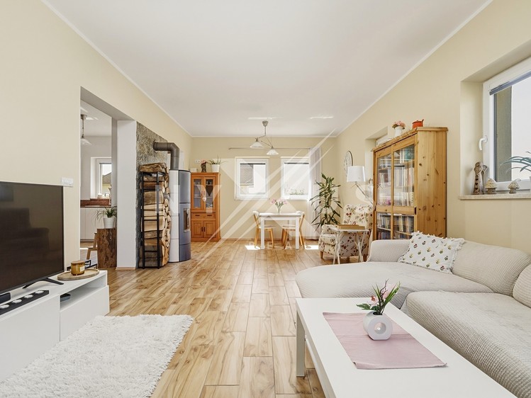 Prodej rodinného domu 144 m², pozemek 1 352 m² - foto 4