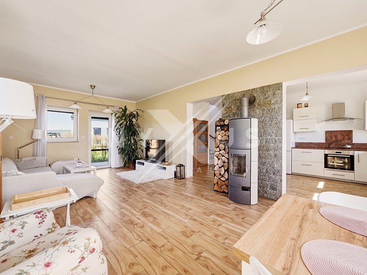 Prodej rodinného domu 144 m², pozemek 1 352 m² - foto 3