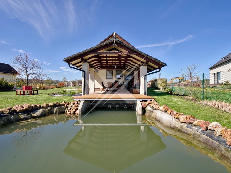 Prodej rodinného domu 144 m², pozemek 1 352 m² - foto 2