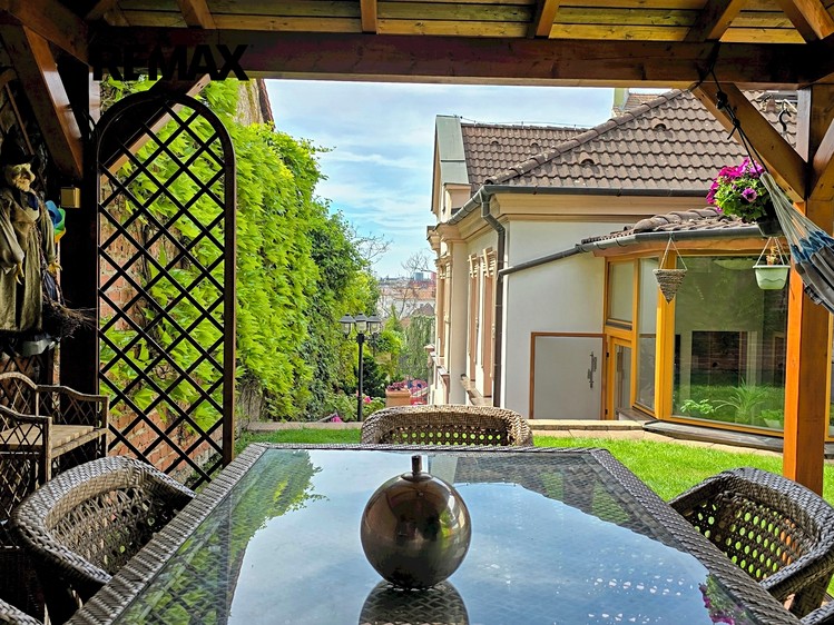 Prodej vily 223 m², pozemek 433 m² - foto 2