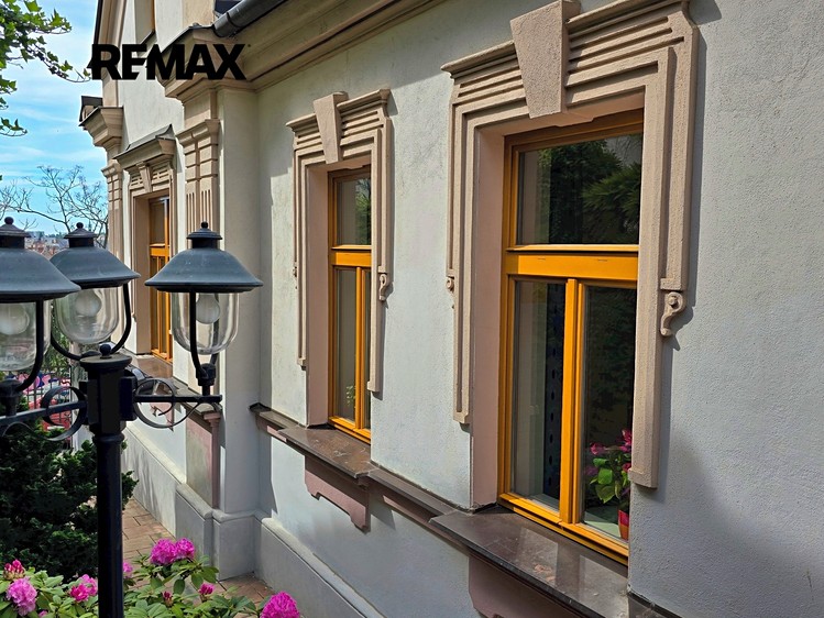 Prodej vily 223 m², pozemek 433 m² - foto 1