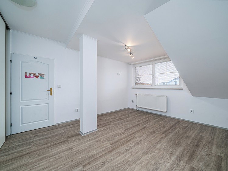 Prodej bytu 3+1 92 m² (Podkrovní) - foto 6