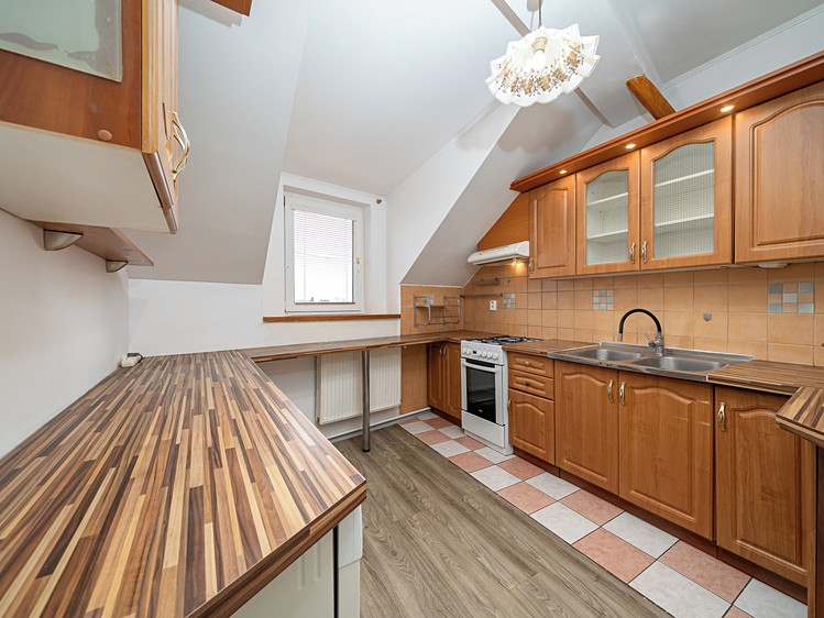 Prodej bytu 3+1 92 m² (Podkrovní) - foto 3
