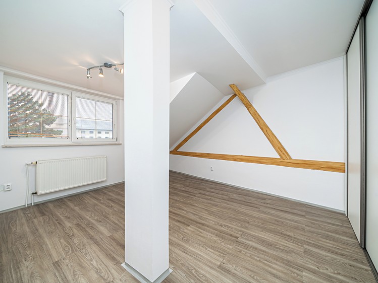 Prodej bytu 3+1 92 m² (Podkrovní) - foto 8