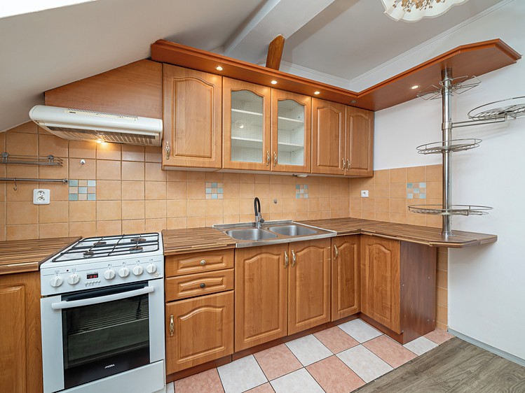 Prodej bytu 3+1 92 m² (Podkrovní) - foto 2