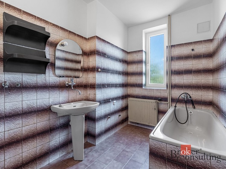 Prodej rodinného domu 265 m², pozemek 1 714 m² - foto 8