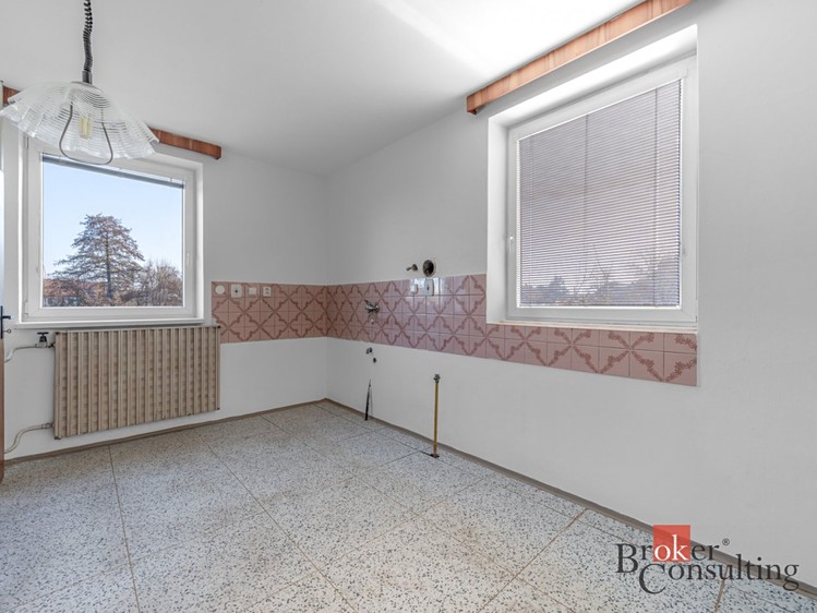 Prodej rodinného domu 265 m², pozemek 1 714 m² - foto 6