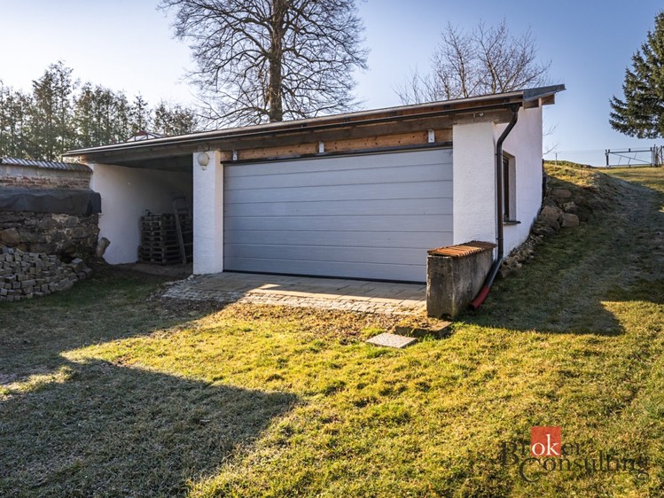 Prodej rodinného domu 265 m², pozemek 1 714 m² - foto 2