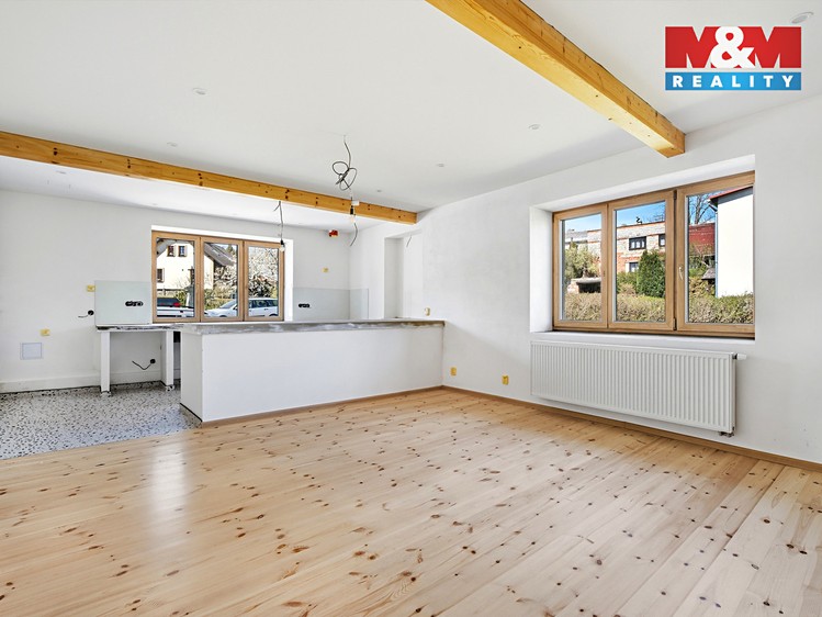 Prodej rodinného domu 313 m², pozemek 457 m² - foto 2