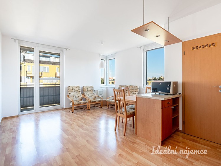 Pronájem bytu 3+kk 68 m² - foto 4