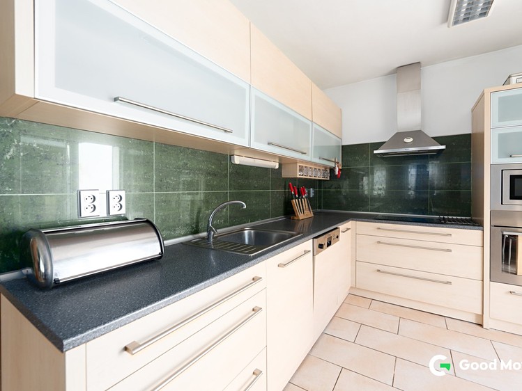 Prodej rodinného domu 173 m², pozemek 984 m² - foto 2