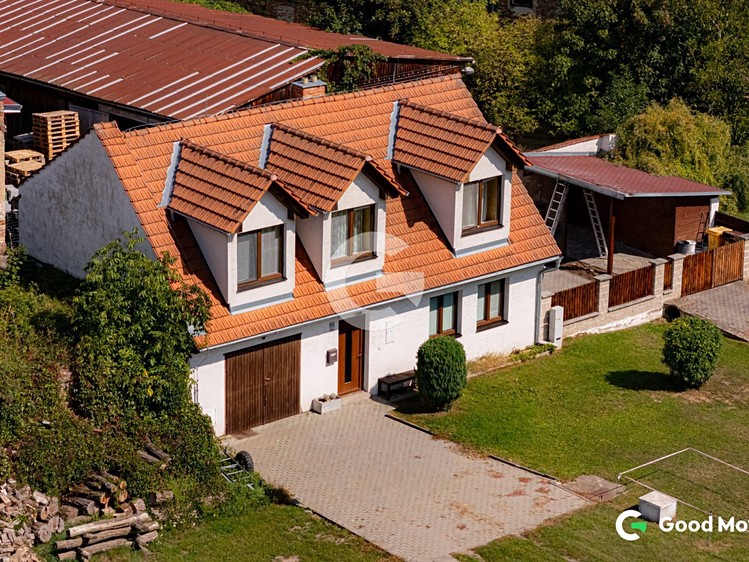 Prodej rodinného domu 173 m², pozemek 984 m² - foto 1