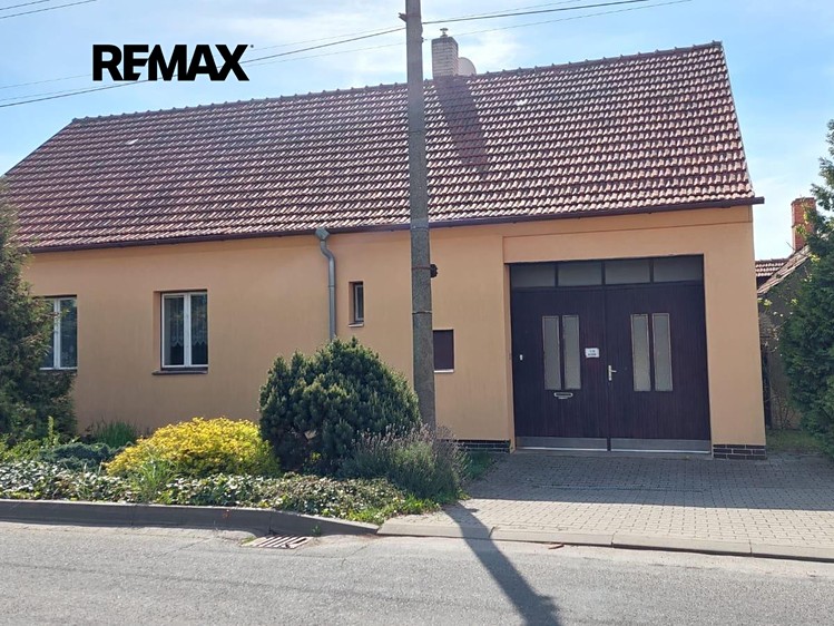 Prodej rodinného domu 150 m², pozemek 893 m² - foto 1