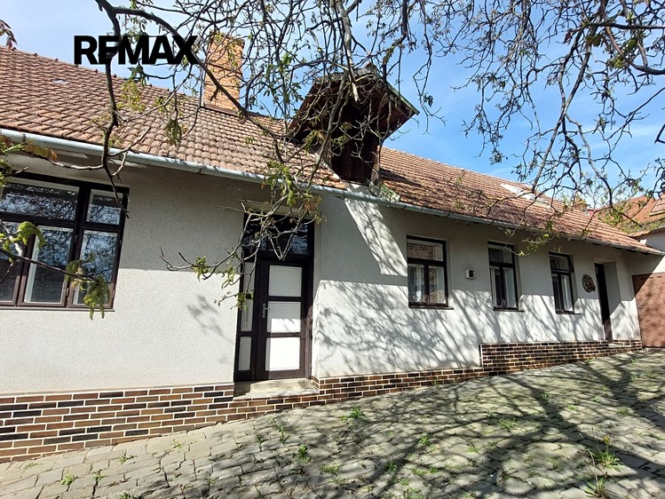 Prodej rodinného domu 150 m², pozemek 893 m² - foto 2
