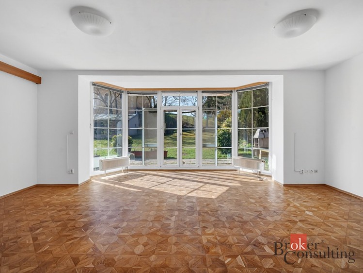 Prodej rodinného domu 258 m², pozemek 1 347 m² - foto 3