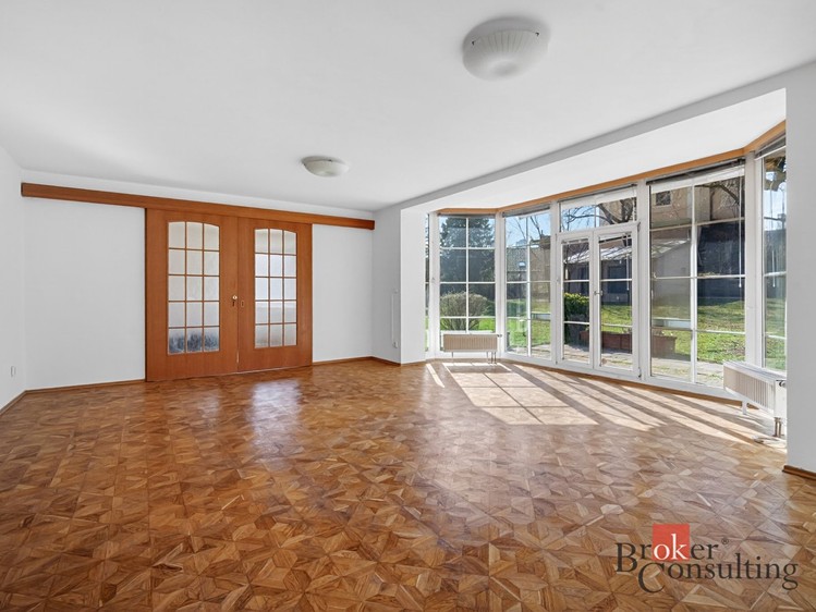 Prodej rodinného domu 258 m², pozemek 1 347 m² - foto 5