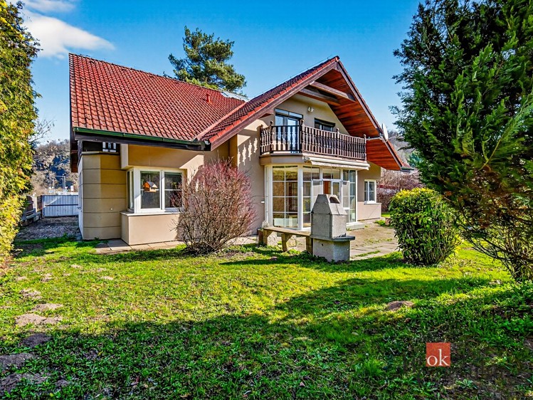 Prodej rodinného domu 258 m², pozemek 1 347 m² - foto 2