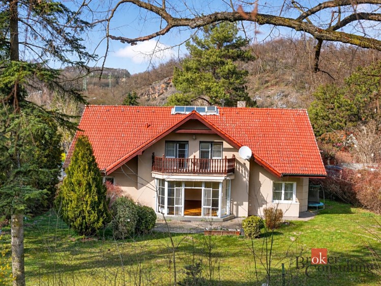 Prodej rodinného domu 258 m², pozemek 1 347 m² - foto 1