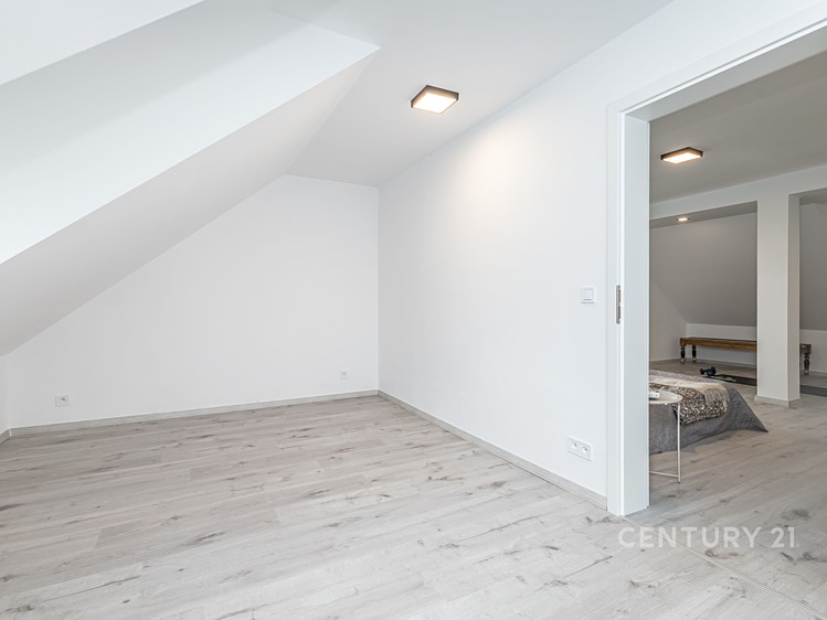 Prodej  rodinného domu 240 m², pozemek 983 m² - foto 8