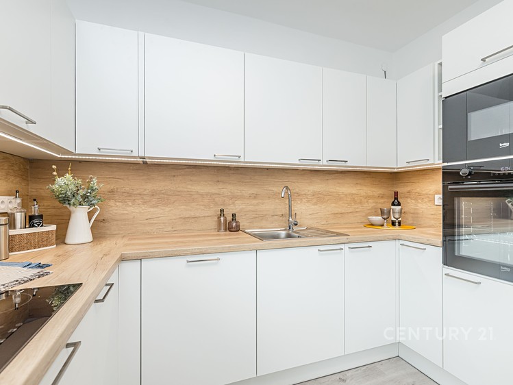 Prodej  rodinného domu 240 m², pozemek 983 m² - foto 3