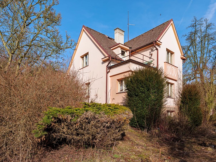 Prodej rodinného domu 121 m², pozemek 1 239 m² - foto 1