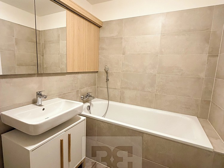 Pronájem bytu 2+kk 58 m² - foto 8