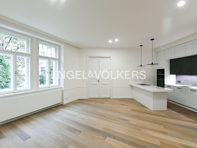 Pronájem bytu 4+kk 118 m² - foto 1