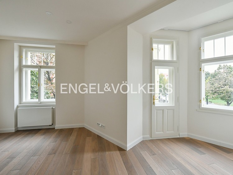 Pronájem bytu 4+kk 118 m² - foto 4