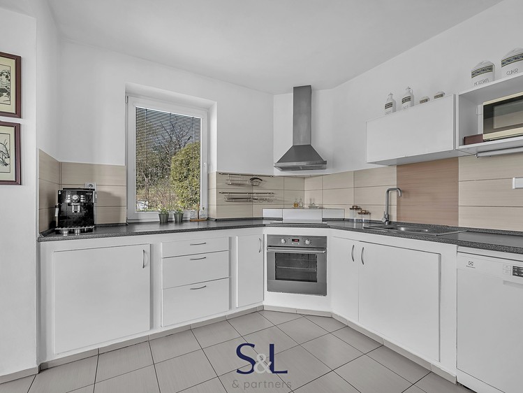 Prodej rodinného domu 318 m², pozemek 1 117 m² - foto 8