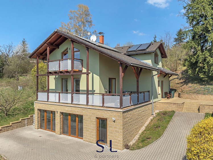 Prodej rodinného domu 318 m², pozemek 1 117 m² - foto 1