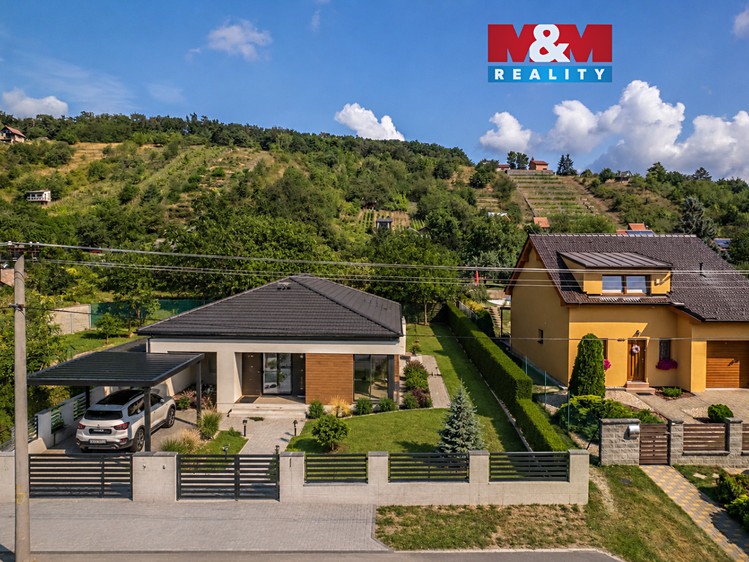 Prodej stavebního pozemku 2 331 m² - foto 1