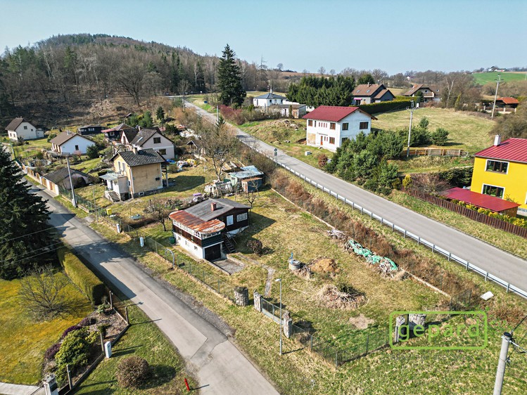 Prodej stavebního pozemku 830 m² - foto 1