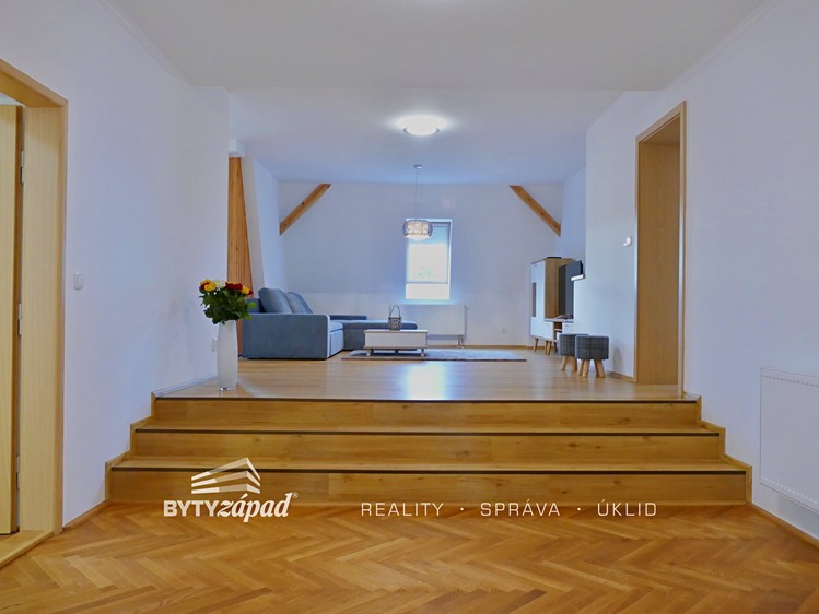 Pronájem bytu 3+1 140 m² - foto 4