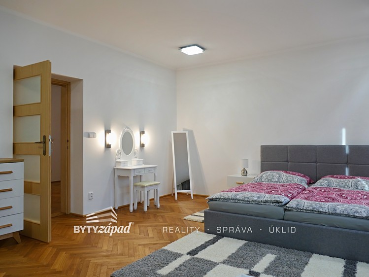 Pronájem bytu 3+1 140 m² - foto 8