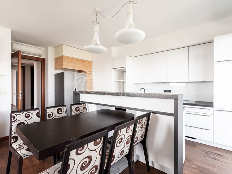 Pronájem bytu 4+kk 95 m² (Jednopodlažní) - foto 6