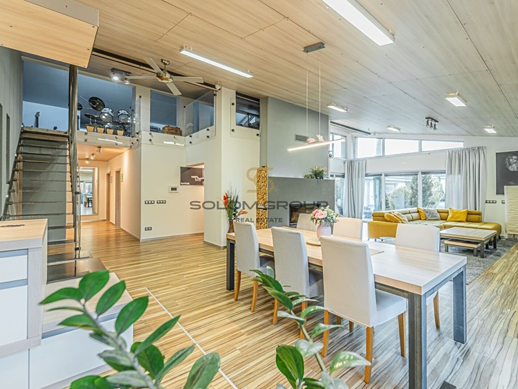 Prodej rodinného domu 250 m², pozemek 772 m² - foto 3
