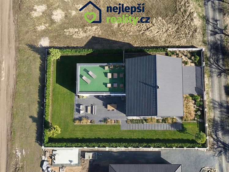 Prodej rodinného domu 288 m², pozemek 843 m² - foto 8
