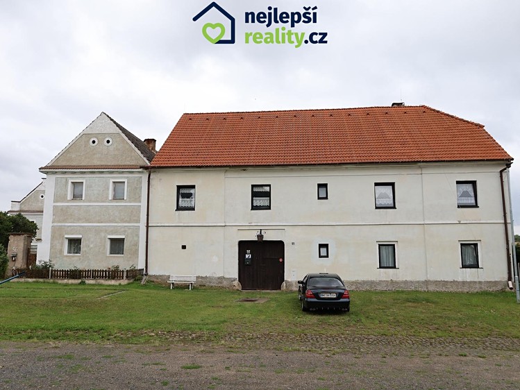 Prodej vícegeneračního domu 446 m², pozemek 782 m² - foto 1