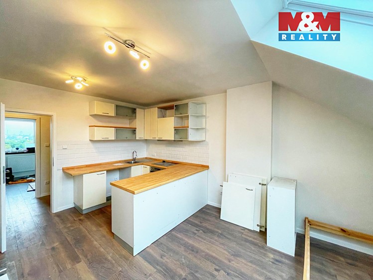 Prodej  rodinného domu 246 m², pozemek 223 m² - foto 3