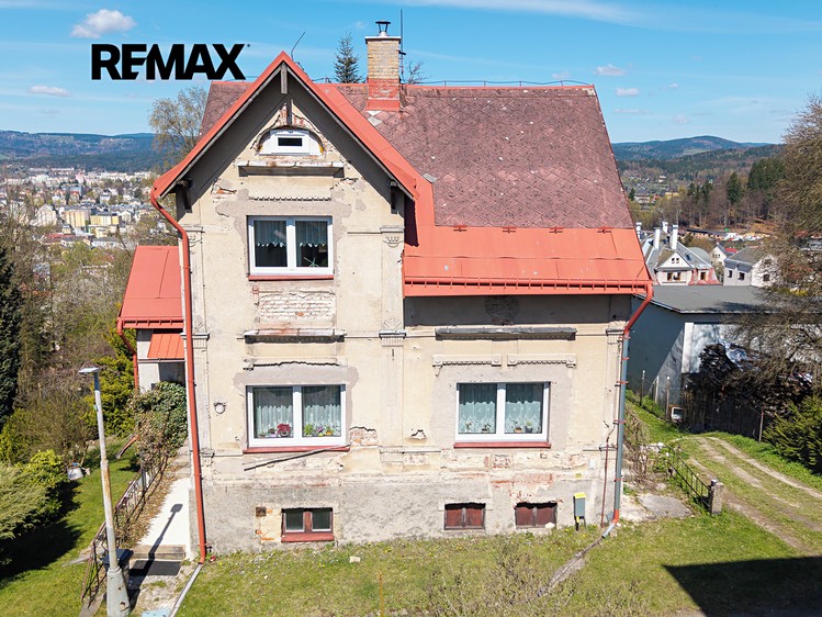 Prodej rodinného domu 550 m², pozemek 1 272 m² - foto 2